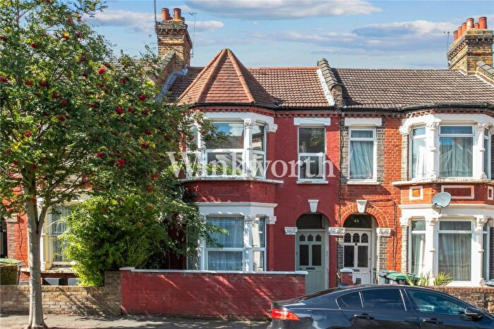 2 Bedroom Flat For Sale In Drayton Road, London, N17