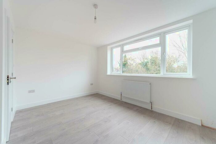 4 Bedroom House To Rent In Woodgrange Avenue, Kenton, Harrow, HA3