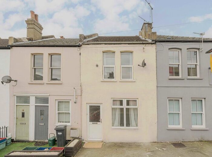 3 Bedroom Terraced House To Rent In Linkfield Road, Isleworth, TW7