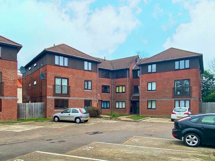 1 Bedroom Flat To Rent In Oakfields, Alexandra Avenue, Camberley GU15
