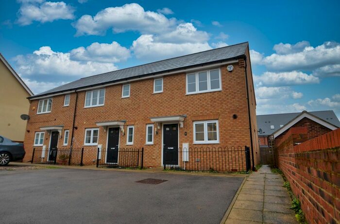 3 Bedroom Semi-Detached House To Rent In Hereford Way, Whitehouse MK8