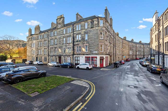 2 Bedroom Flat For Sale In Waverley Park Terrace, Edinburgh, EH8