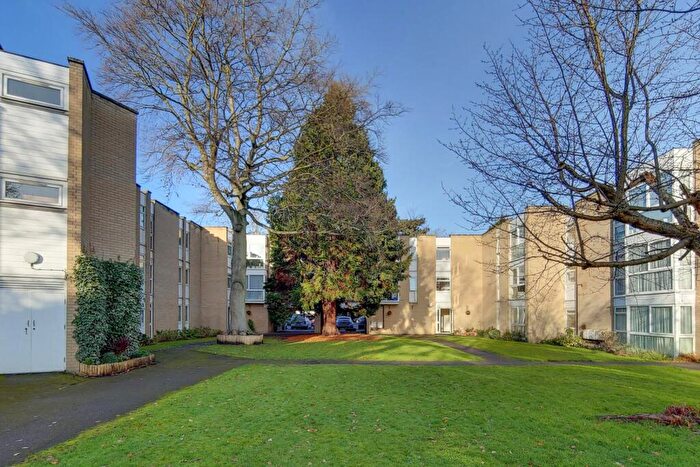 1 Bedroom Flat To Rent In Winchester Close, Village Road, Bush Hill Park, Enfield, EN1