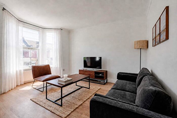 2 Bedroom Flat For Sale In Manor Road, London, E10