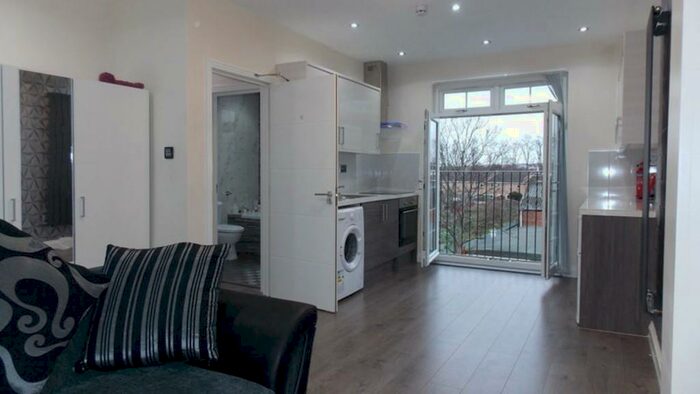 Studio To Rent In Rose Avenue, Mitcham, CR4