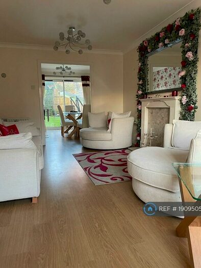 4 Bedroom Semi-Detached House To Rent In Larkspur Drive, Chandler's Ford, Eastleigh, SO53