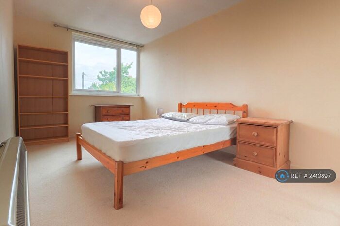 1 Bedroom Flat To Rent In Mountfields, Leeds, LS2