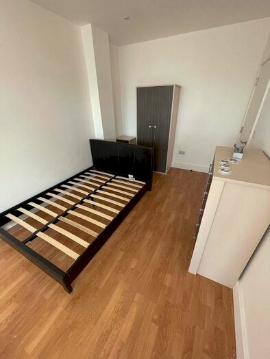 Studio To Rent In Natwest House, Shenley Road, Borehamwood, WD6