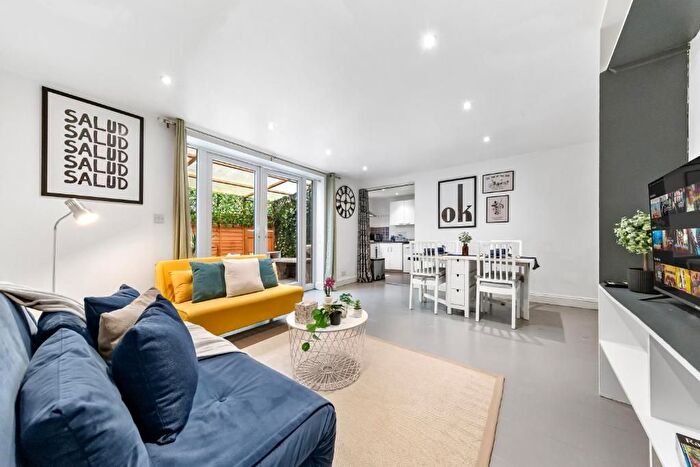 2 Bedroom Flat To Rent In Essendine Road, London, W9