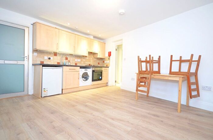 1 Bedroom Flat To Rent In Uxbridge Road, London, W12