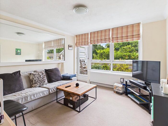 1 Bedroom Apartment To Rent In Larchmoor Park, Gerrards Cross Road, Stoke Poges, Buckinghamshire, SL2