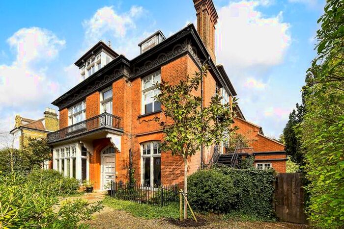 3 Bedroom Flat To Rent In Keswick Road, London, SW15