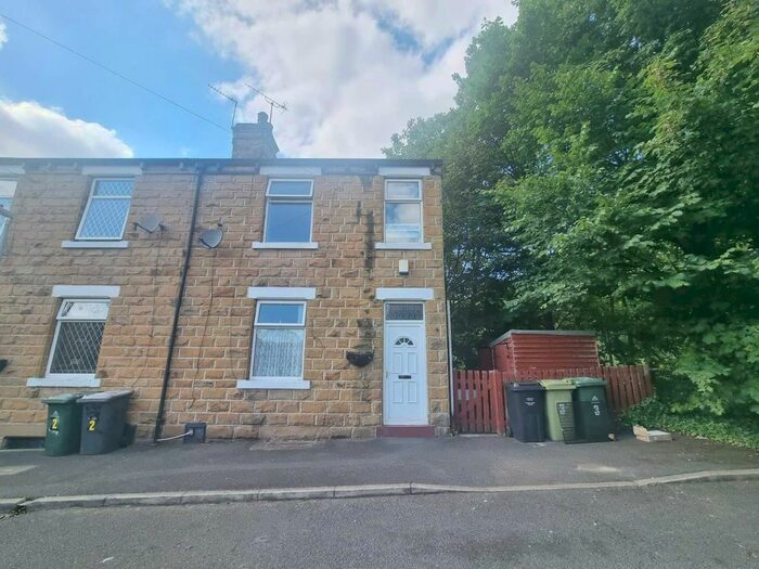 2 Bedroom End Of Terrace House To Rent In Thornie View, Dewsbury, WF12