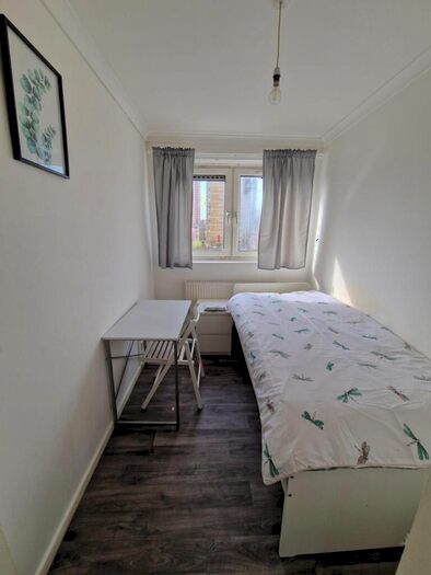 1 Bedroom House To Rent In Candy Street, London, E3