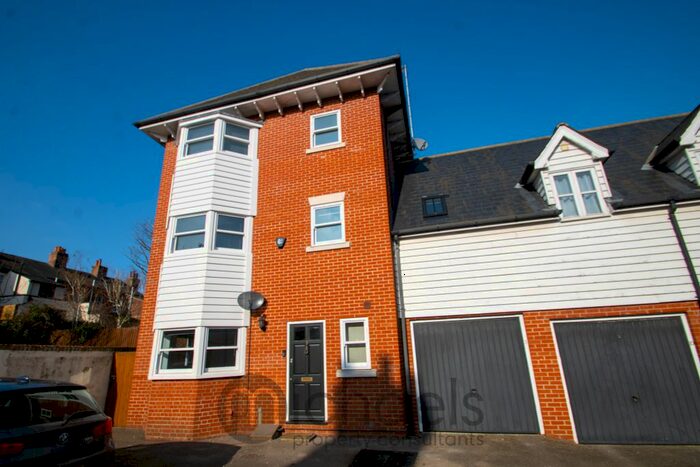 4 Bedroom Town House To Rent In Belgrave Place, East Hill, Colchester, CO1