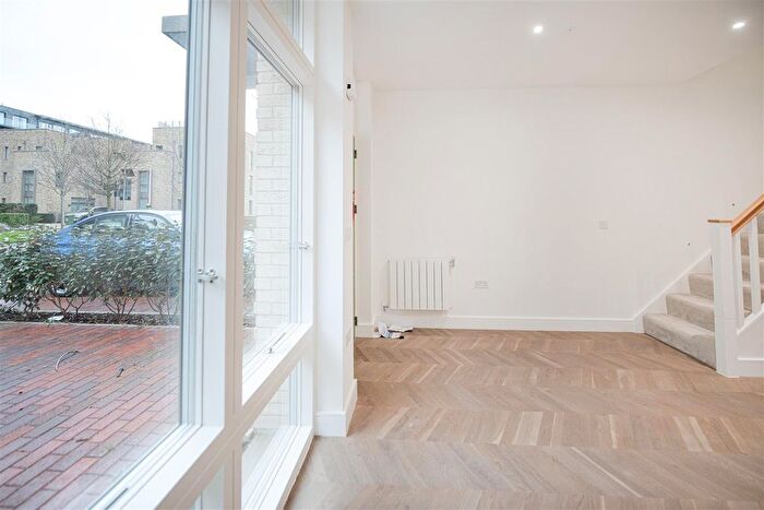4 Bedroom Town House To Rent In Handley Drive, Kidbrooke, SE3