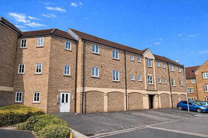 2 Bedroom Flat For Sale In Harris Close, Frome, Somerset, BA11