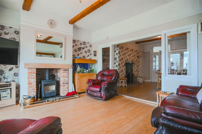 3 Bedroom Cottage For Sale In Sutcliffe Terrace, Belthorn, Blackburn, BB1