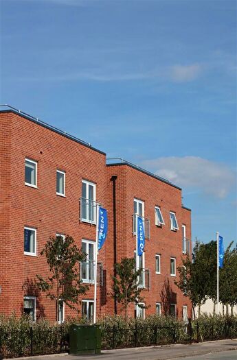 2 Bedroom Flat To Rent In Heyfields, Manchester, M28