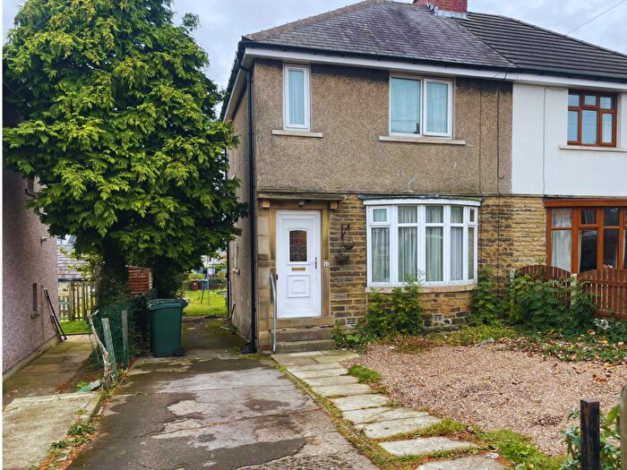 3 Bedroom Semi Detached House For Sale In Bolton Drive, Bradford, BD2