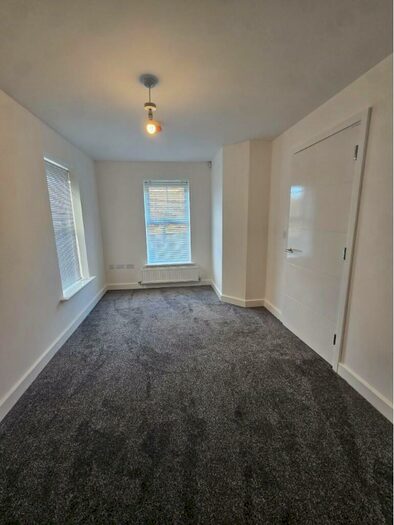 2 Bedroom Town House To Rent In Bishops Way, Leeds, LS14