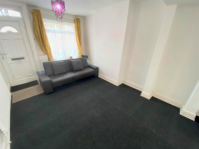 2 Bedroom Terraced House To Rent In Russell Street, Luton, LU1