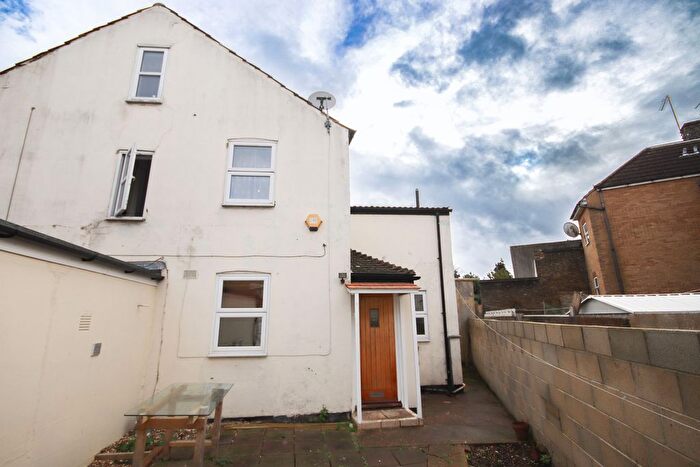 2 Bedroom Maisonette To Rent In Canterbury Street, Gillingham, ME7
