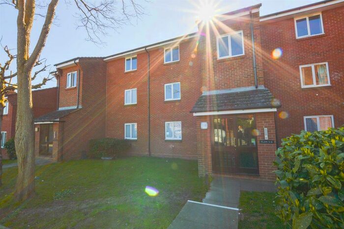 1 Bedroom Flat To Rent In Churchdale Road, Eastbourne, BN22