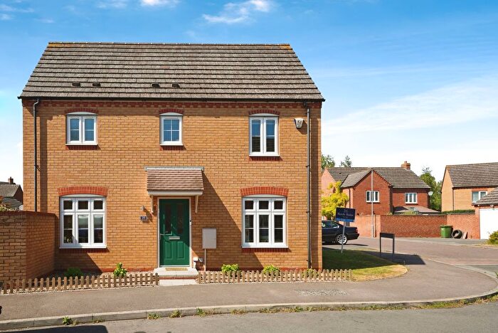 3 Bedroom Semi-Detached House For Sale In Cornflower Drive, Evesham, Worcestershire, WR11
