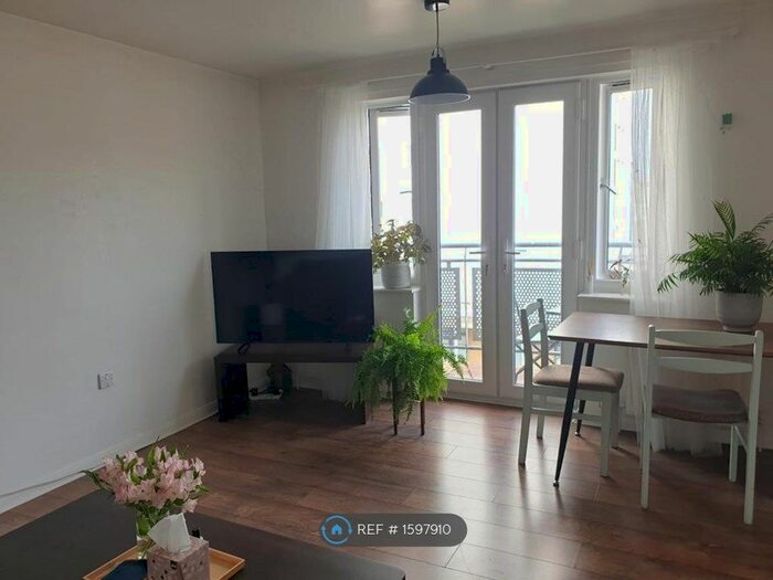 2 Bedroom Flat To Rent In Queensbridge Road, London, E8
