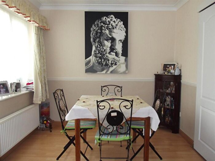 4 Bedroom House To Rent In Ousden Close, Cheshunt, EN8