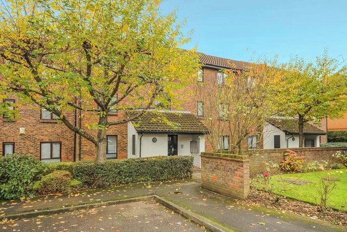 1 Bedroom Flat To Rent In Talman Grove, Stanmore, Middlesex, HA7