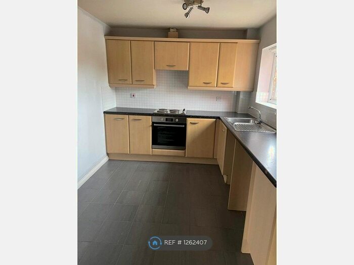 2 Bedroom Flat To Rent In The Furlong, Wednesbury, WS10