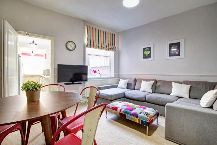 5 Bedroom Terraced House To Rent In Grove Road, Nottingham, NG7