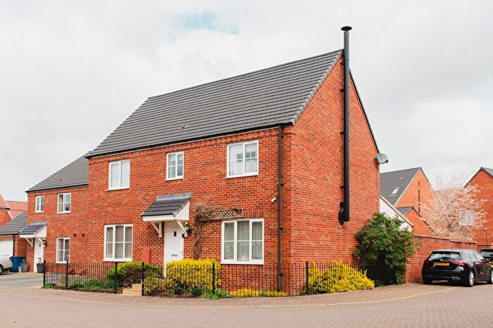 4 Bedroom Detached House For Sale In Skylark Road, Bodicote, OX15