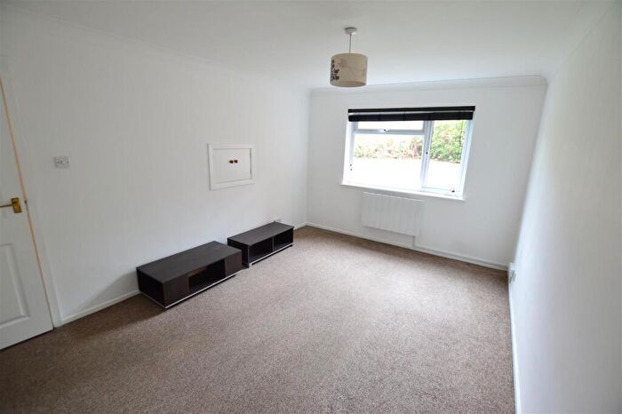 1 Bedroom Flat To Rent In Suffolk Close, Slough, SL1