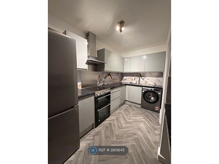 2 Bedroom Flat To Rent In Bloxworth Close, Wallington, SM6