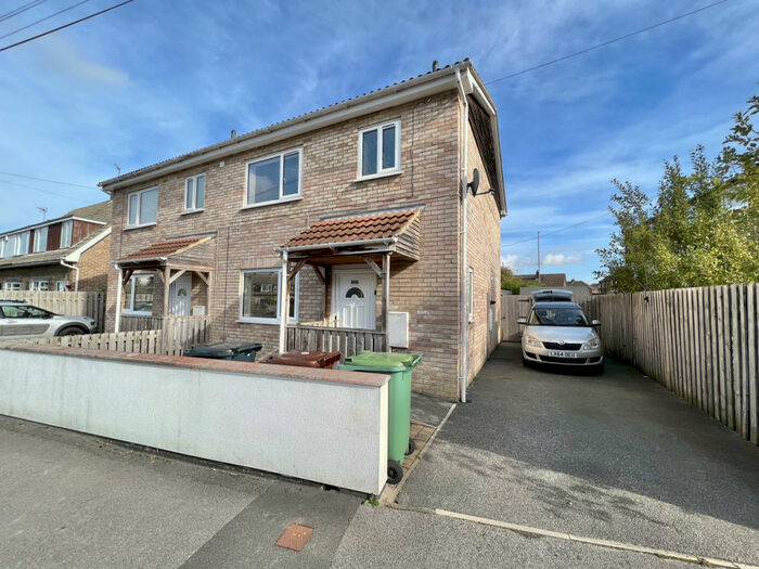 3 Bedroom Semi-Detached House To Rent In White Rose Way, Garforth, LS25