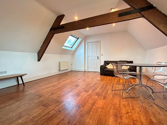 2 Bedroom Flat To Rent In Linfield, Grove Road, Headingley, Leeds, LS6