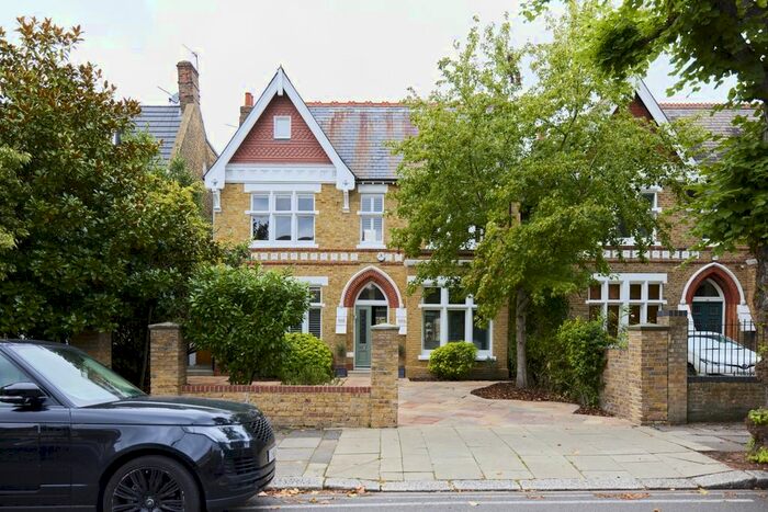 6 Bedroom Flat To Rent In Woodville Road, London, W5