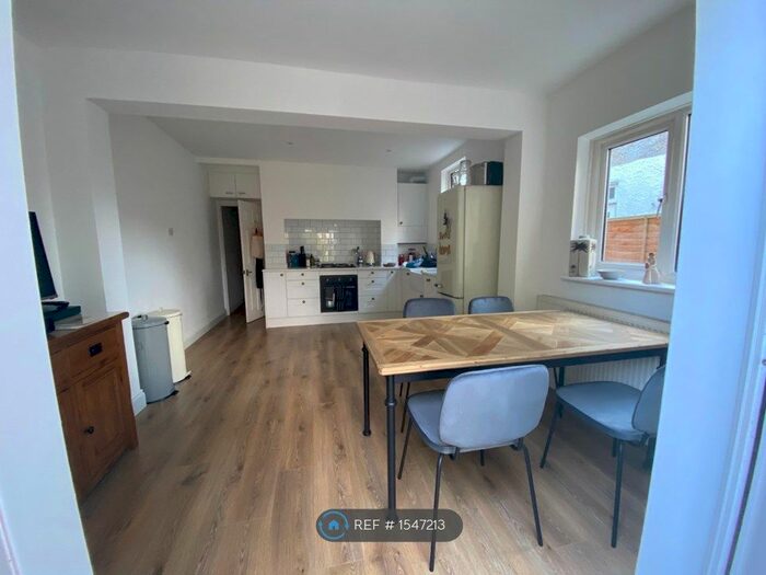 1 Bedroom Flat To Rent In Ground Floor, London, SW4