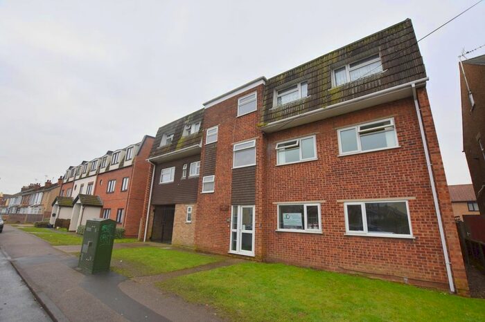 2 Bedroom Flat To Rent In St. Osyth Road, Clacton-On-Sea, CO15