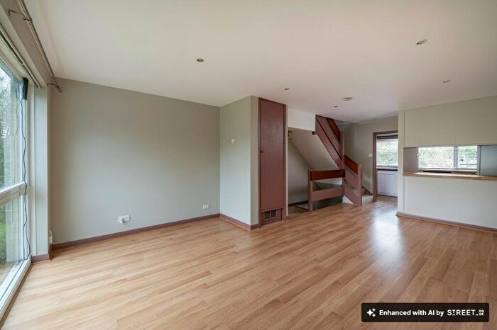 2 Bedroom Maisonette To Rent In Doods Road, Reigate, RH2