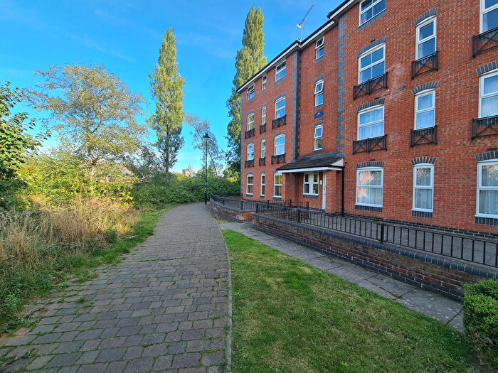 2 Bedroom Flat To Rent In Drapers Fields, Coventry, West Midlands, CV1
