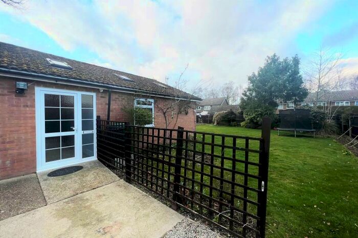 2 Bedroom Apartment To Rent In Lightwater, GU18