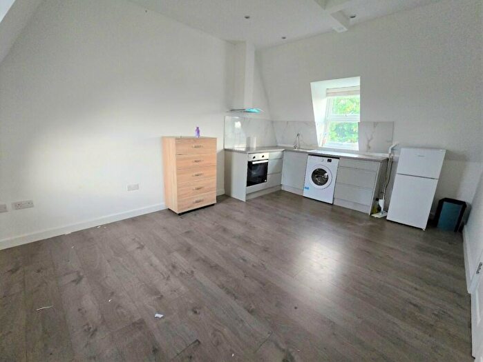 2 Bedroom Flat To Rent In Forest Road, London, E17