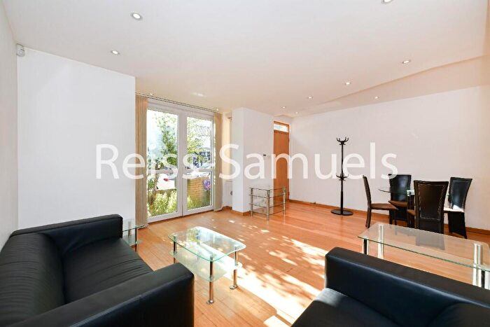 2 Bedroom Duplex To Rent In Westferry Road, Canary Wharf, London, E14