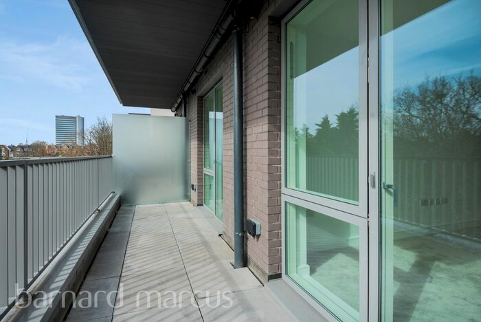 2 Bedroom Flat To Rent In Chiswick High Road, London, W4