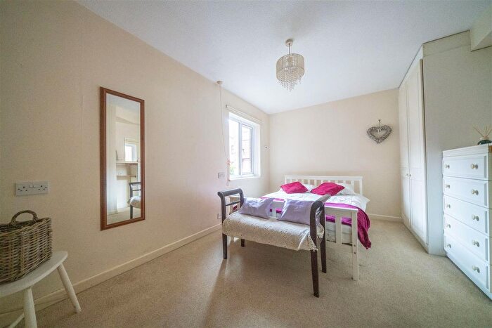 1 Bedroom Flat For Sale In Victoria Street, Weymouth, DT4 - Photo 5