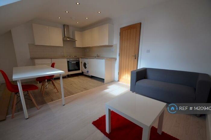 2 Bedroom Flat To Rent In London Road, Leicester, LE2